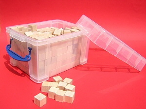 Box mit 300 Würfeln neu 2