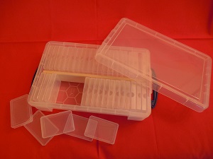 Plastikkiste mit Deckel 2 Plastikkiste mit Deckel 2